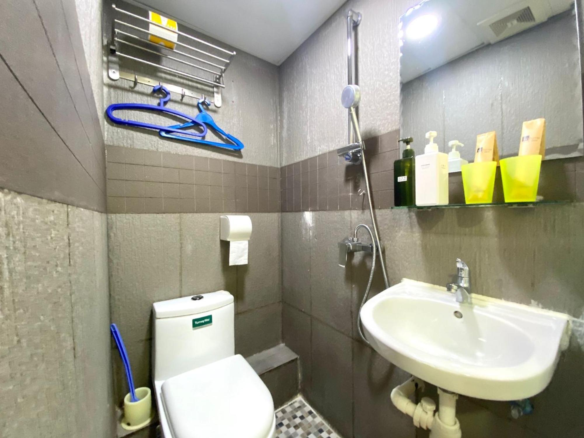 Hong Kong Hostel Room photo